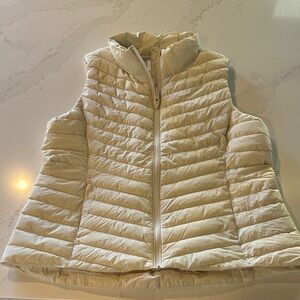 Old Navy Women's Light Beige Puffer Vest